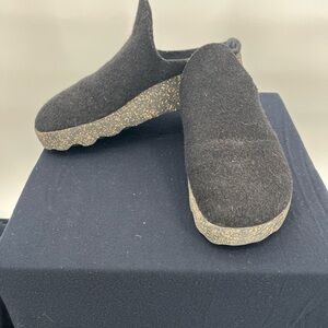 Asportuguesas Wool Slip-On Mules in Black with Speckled Cork-Style Sole